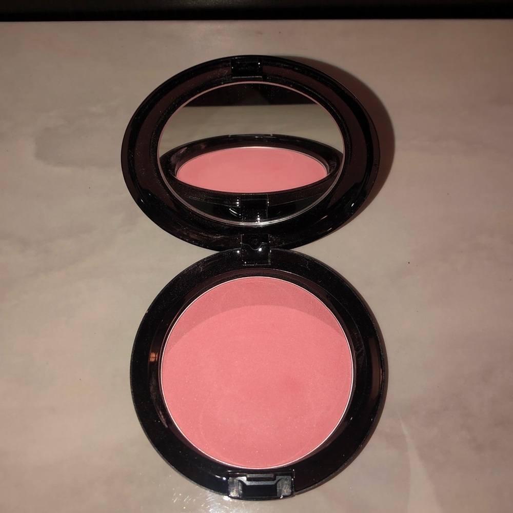 Brand new Limited edition MAC Disney blush!